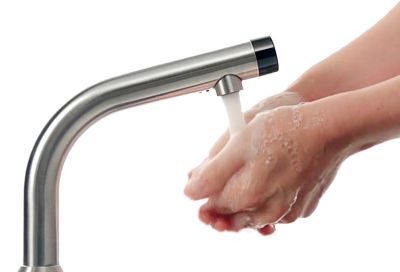 LOex Sens-Inox Sunda TripleTap zur Abgabe von Wasser, Seife und Desinfektant.